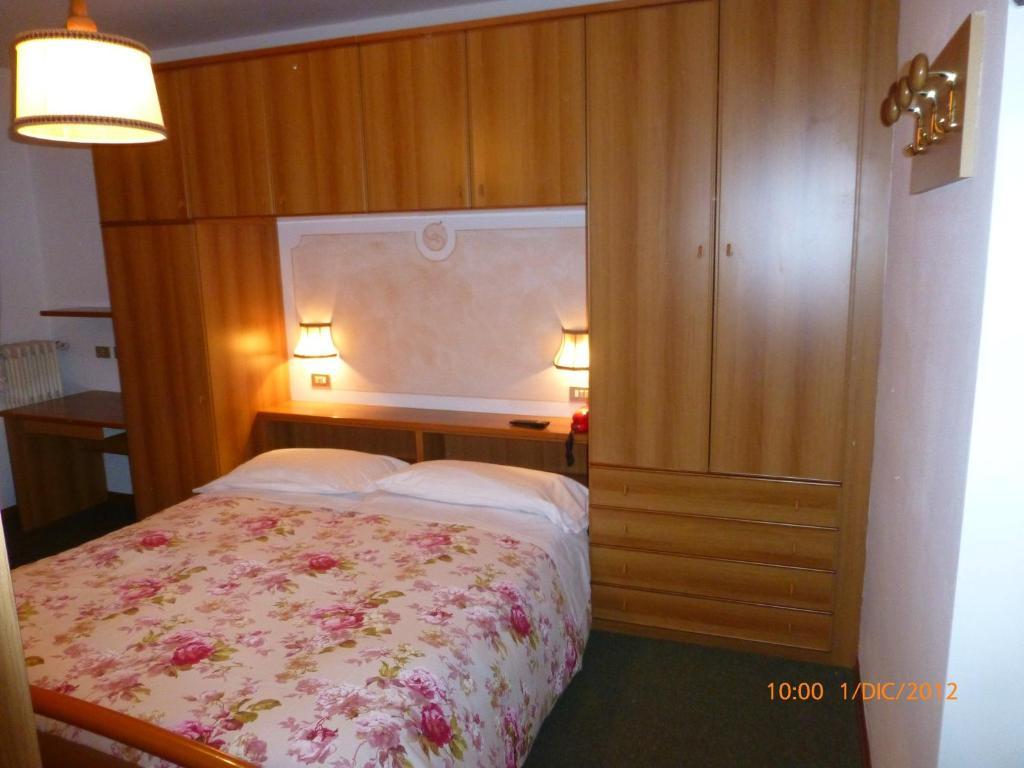 Hotel San Giovanni Vigo di Fassa Exteriör bild