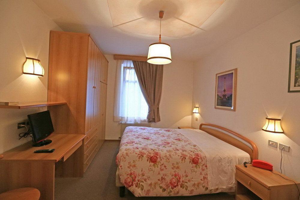 Hotel San Giovanni Vigo di Fassa Exteriör bild