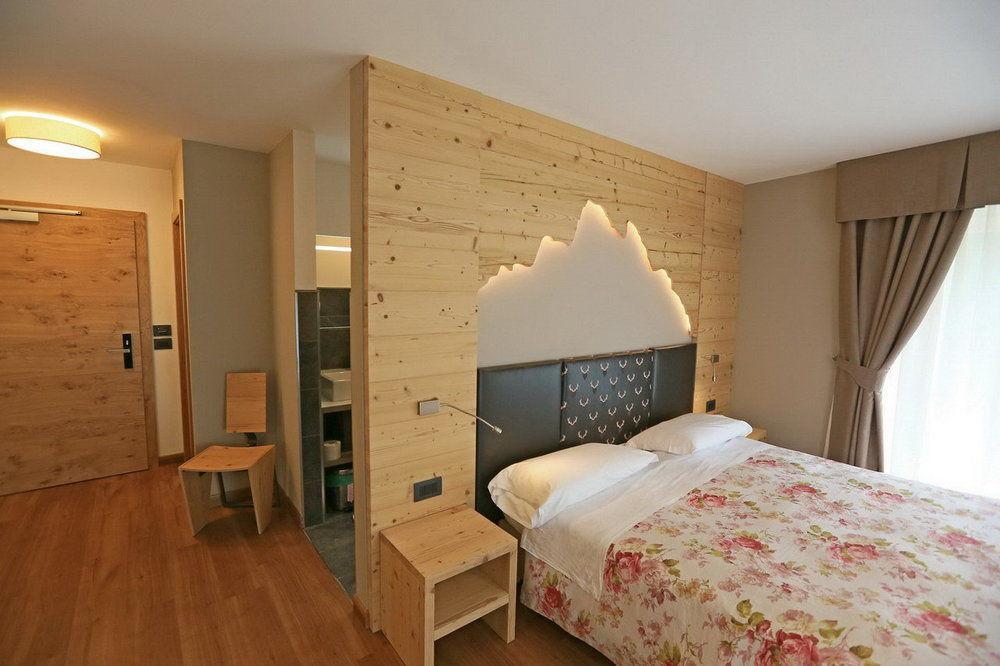 Hotel San Giovanni Vigo di Fassa Exteriör bild