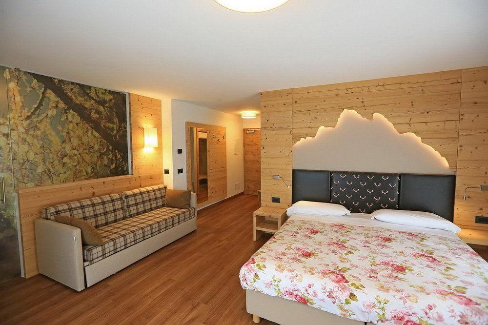 Hotel San Giovanni Vigo di Fassa Exteriör bild