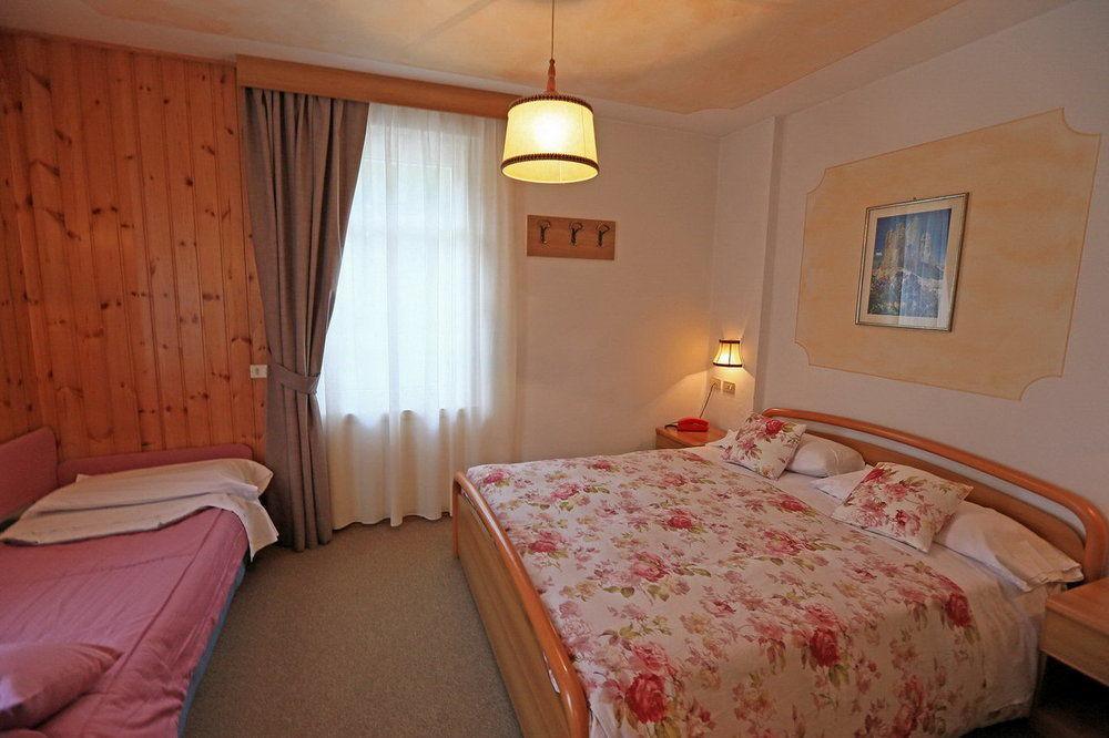 Hotel San Giovanni Vigo di Fassa Exteriör bild